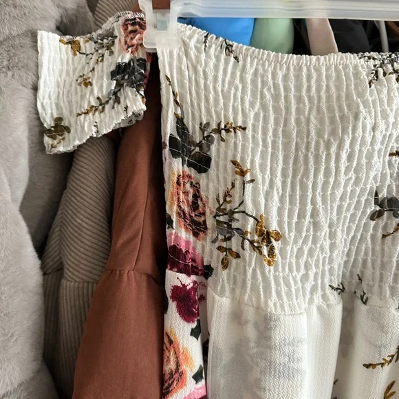 Off-Shoulder Dress - Picture 3 of 4